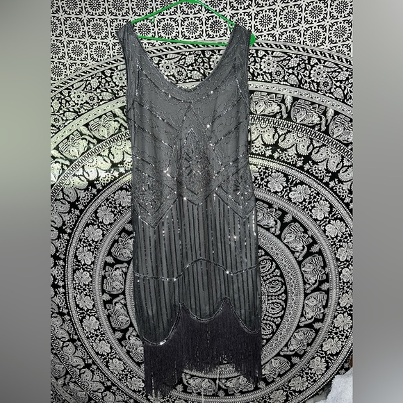 Uniq Sense Dresses & Skirts - NWT Set Women’s flapper dress XL w gloves, faux Pearls, head piece, and earrings